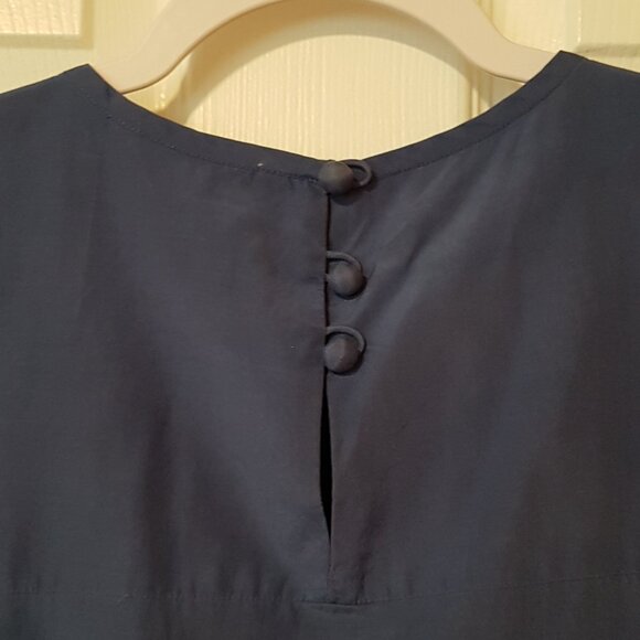 Banana Republic Women's Top ~ Size XL (tags removed) ~ Navy Blue ~ EUC ~ - Picture 4 of 4